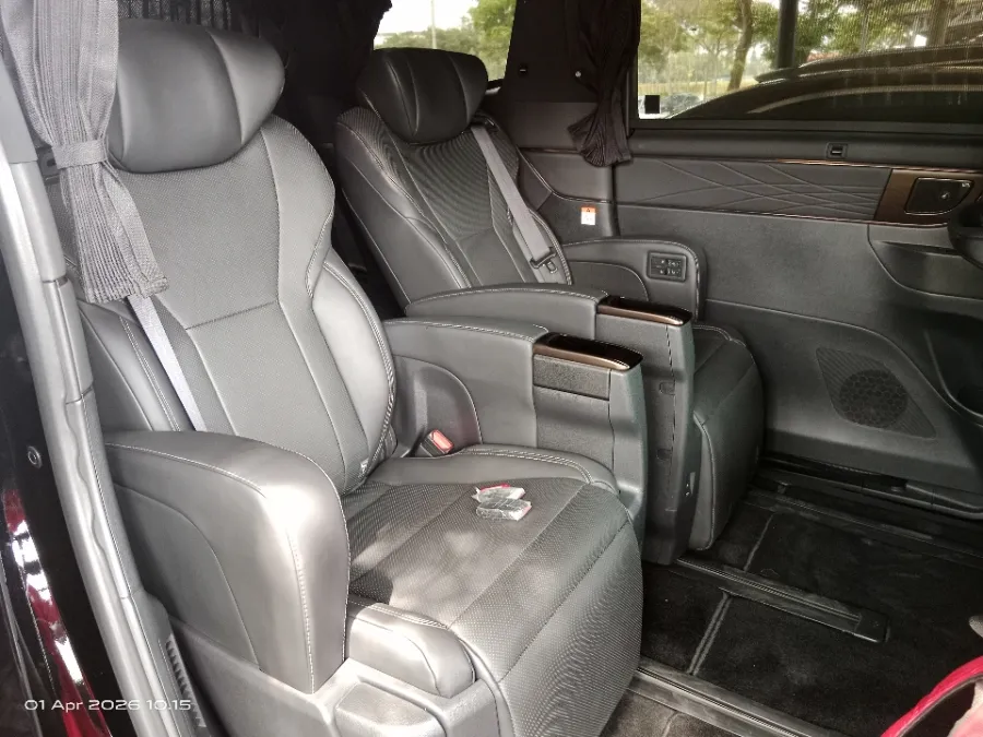 Foto Mobil Bekas Kabin Belakang Toyota Alphard 2.5 G tahun 2024