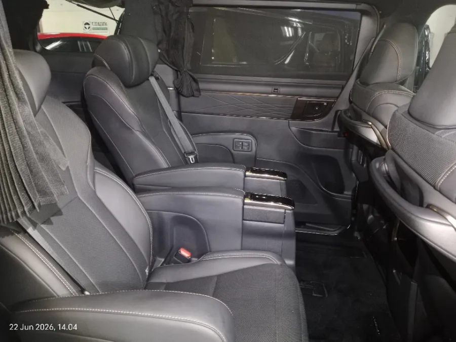 Foto Mobil Bekas Kabin Belakang Toyota Alphard 2.5 G tahun 2024