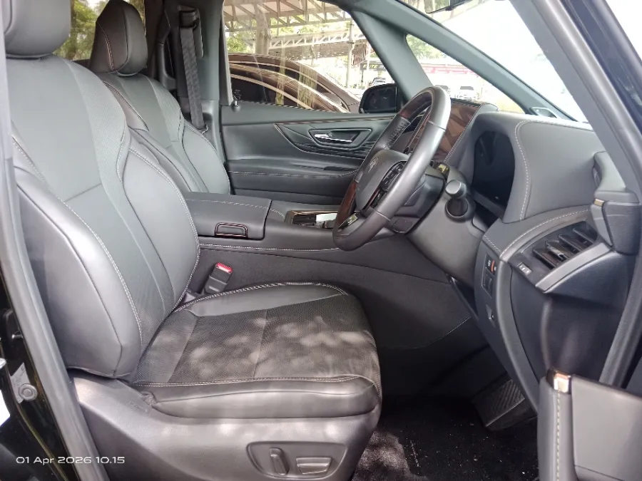 Foto Mobil Bekas Kabin Depan Toyota Alphard 2.5 G tahun 2024