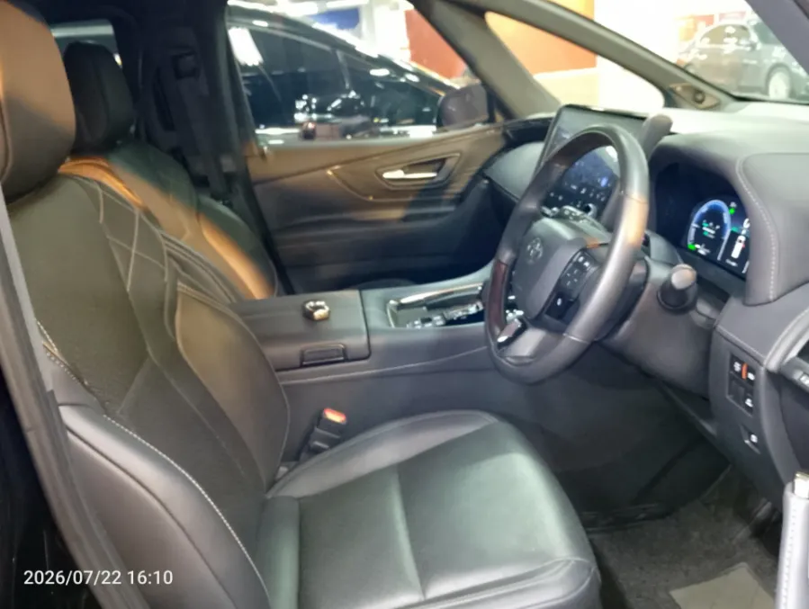 Foto Mobil Bekas Kabin Depan Toyota Alphard 2.5 HEV tahun 2023