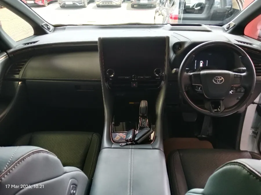 Foto Mobil Bekas Dashboard Toyota Alphard 2.5 HEV tahun 2024