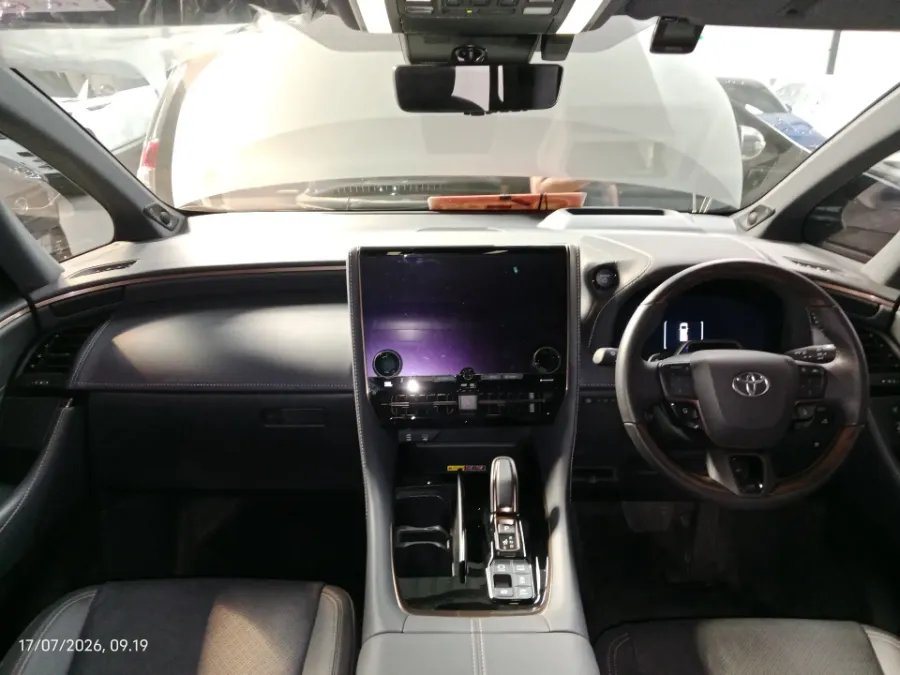Foto Mobil Bekas Dashboard Toyota Alphard 2.5 HEV tahun 2024