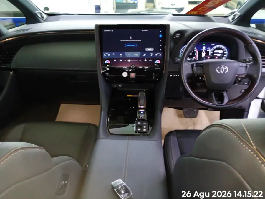 Foto Mobil Bekas Dashboard Toyota Alphard 2.5 HEV tahun 2024