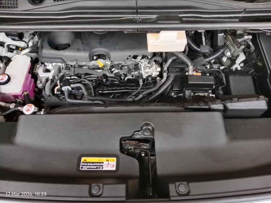 Foto Mobil Bekas Mesin Toyota Alphard 2.5 HEV tahun 2024