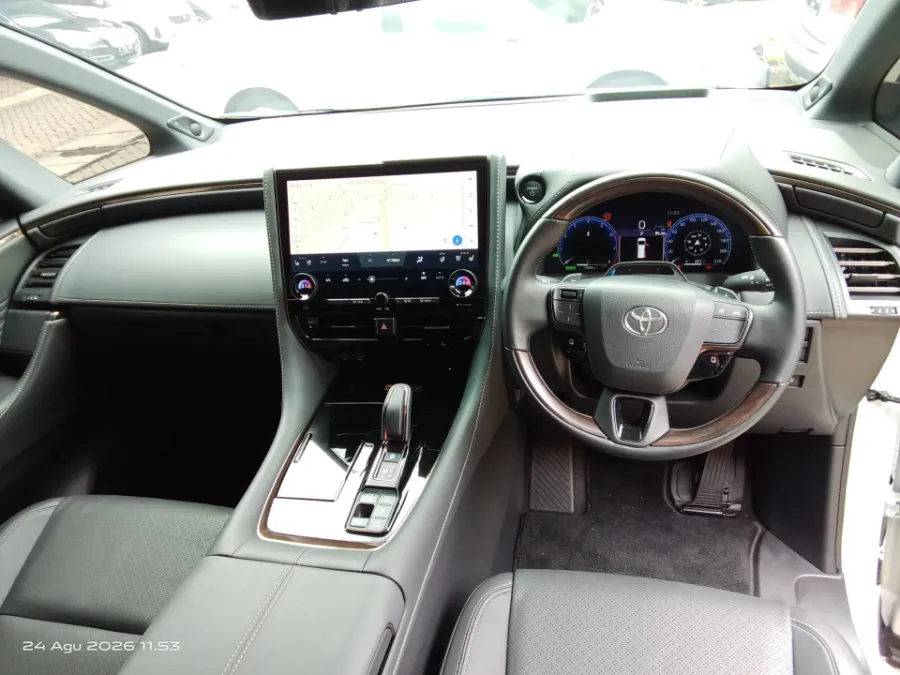 Foto Mobil Bekas Dashboard Toyota Alphard 2.5 HEV tahun 2025