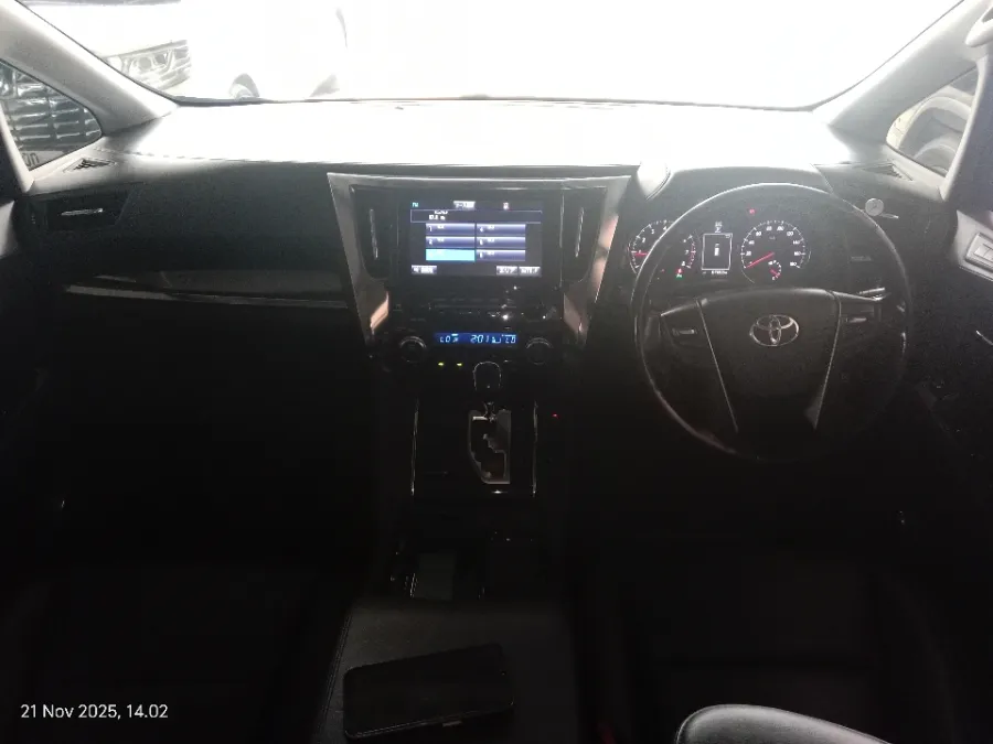 Foto Mobil Bekas Dashboard Toyota Alphard 2.5 SC tahun 2017