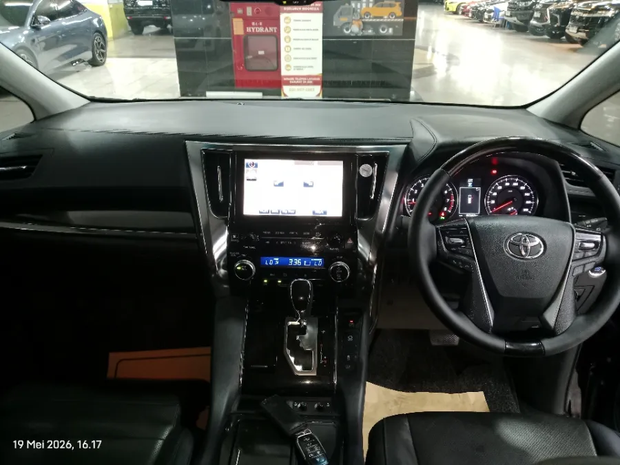 Foto Mobil Bekas Dashboard Toyota Alphard 2.5 SC tahun 2017