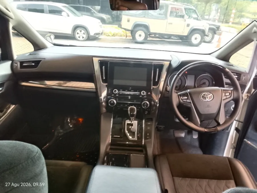 Foto Mobil Bekas Dashboard Toyota Alphard 2.5 SC tahun 2017