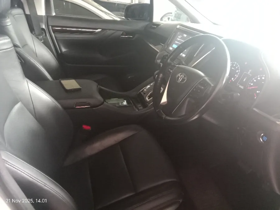 Foto Mobil Bekas Kabin Depan Toyota Alphard 2.5 SC tahun 2017