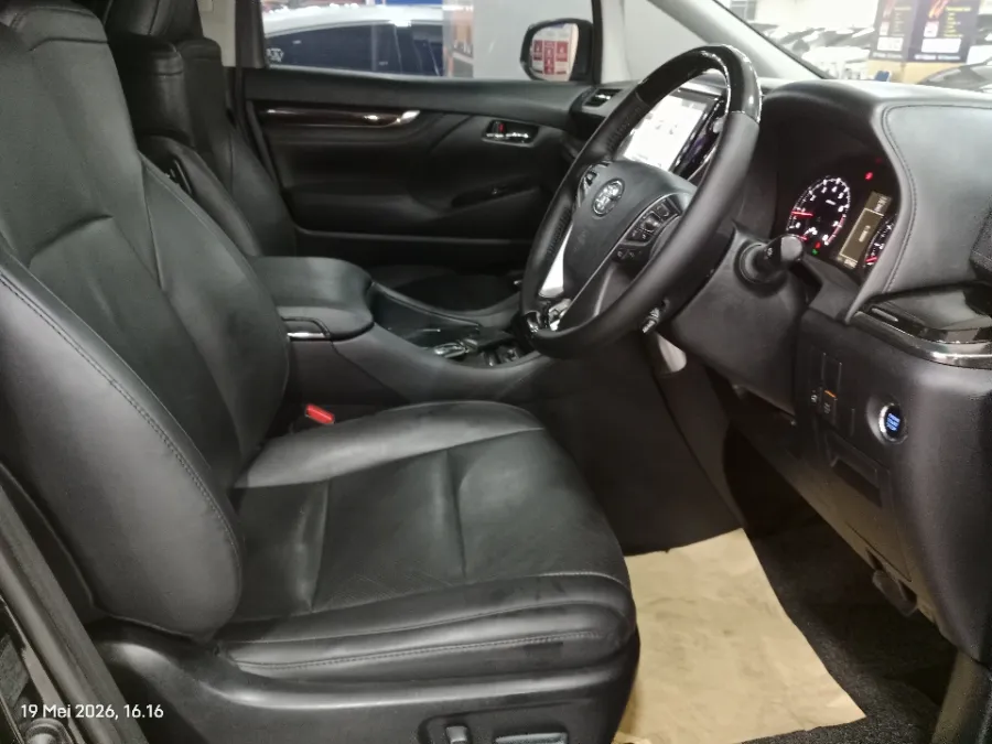 Foto Mobil Bekas Kabin Depan Toyota Alphard 2.5 SC tahun 2017
