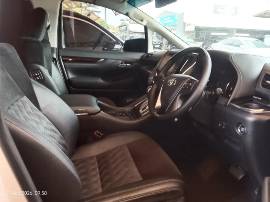 Foto Mobil Bekas Kabin Depan Toyota Alphard 2.5 SC tahun 2017
