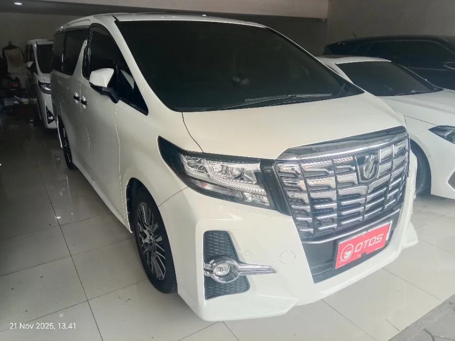 Foto Mobil Bekas Kanan Depan Toyota Alphard 2.5 SC tahun 2017