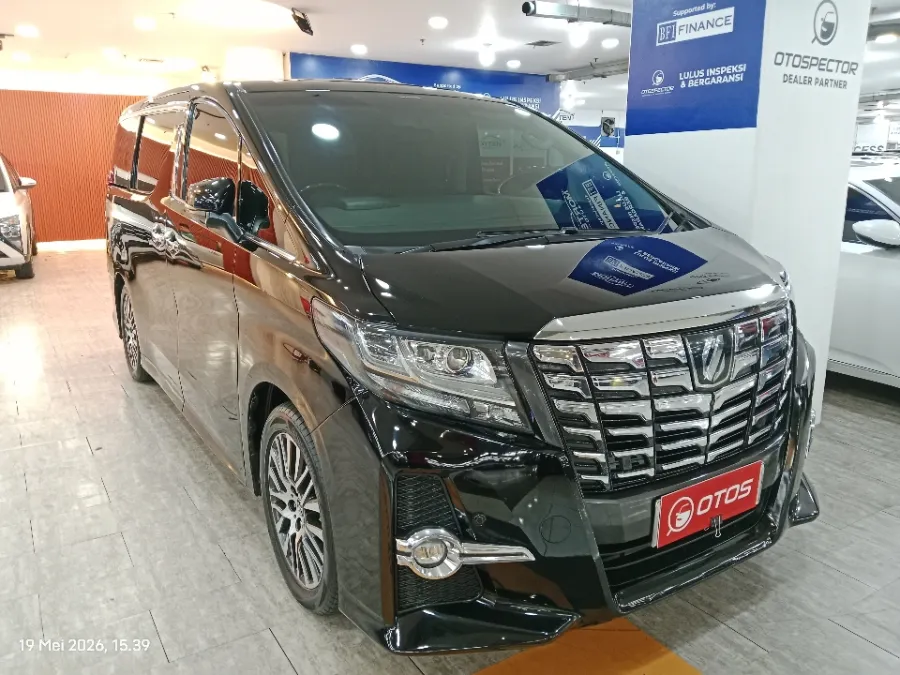 Foto Mobil Bekas Kanan Depan Toyota Alphard 2.5 SC tahun 2017