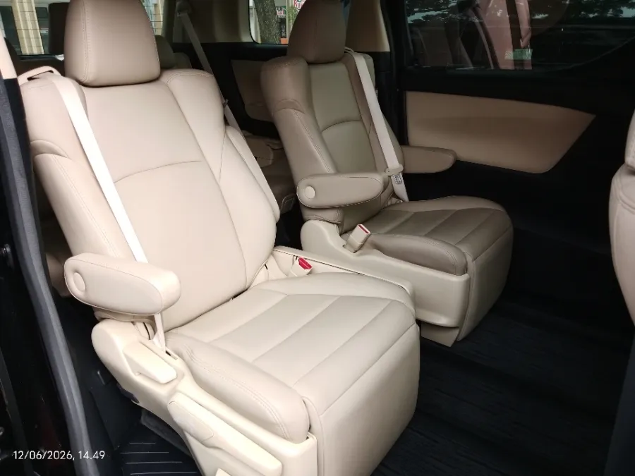 Foto Mobil Bekas Kabin Belakang Toyota Alphard 2.5 X tahun 2020