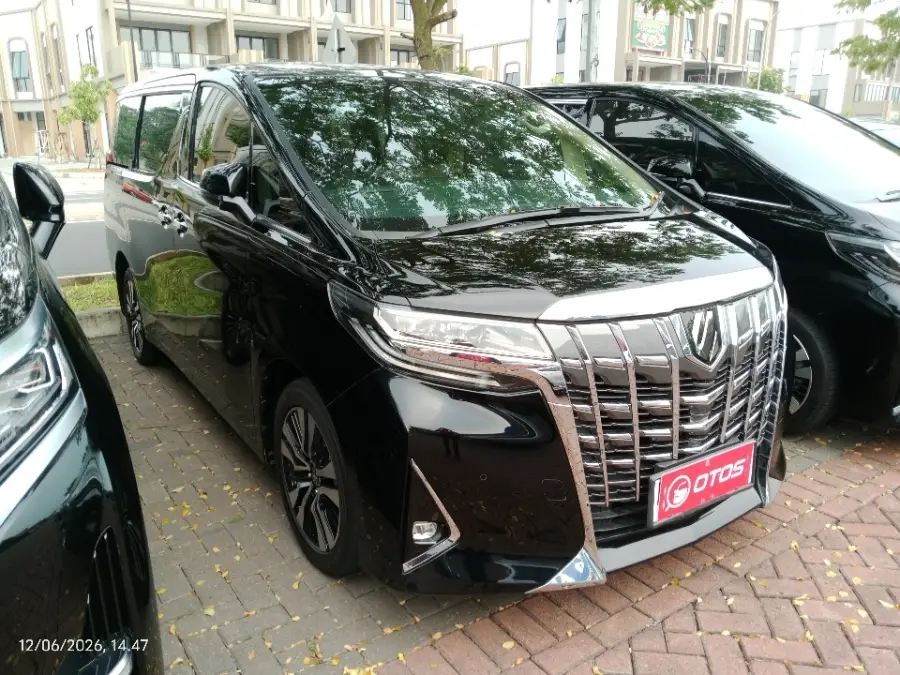 Foto Mobil Bekas Kanan Depan Toyota Alphard 2.5 X tahun 2020