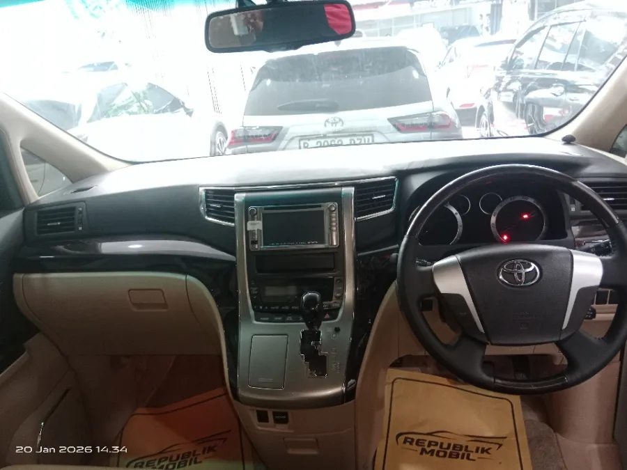 Foto Mobil Bekas Dashboard Toyota Alphard 3.5 tahun 2014