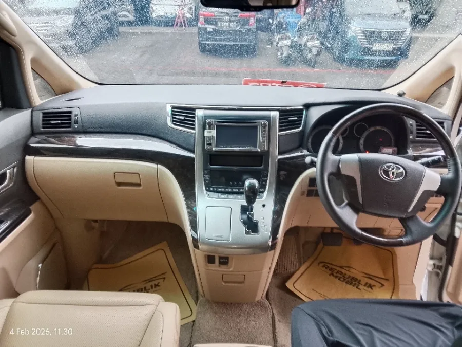 Foto Mobil Bekas Dashboard Toyota Alphard 3.5 tahun 2014