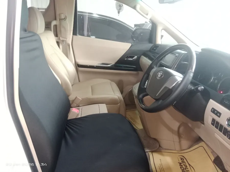 Foto Mobil Bekas Kabin Depan Toyota Alphard 3.5 tahun 2014