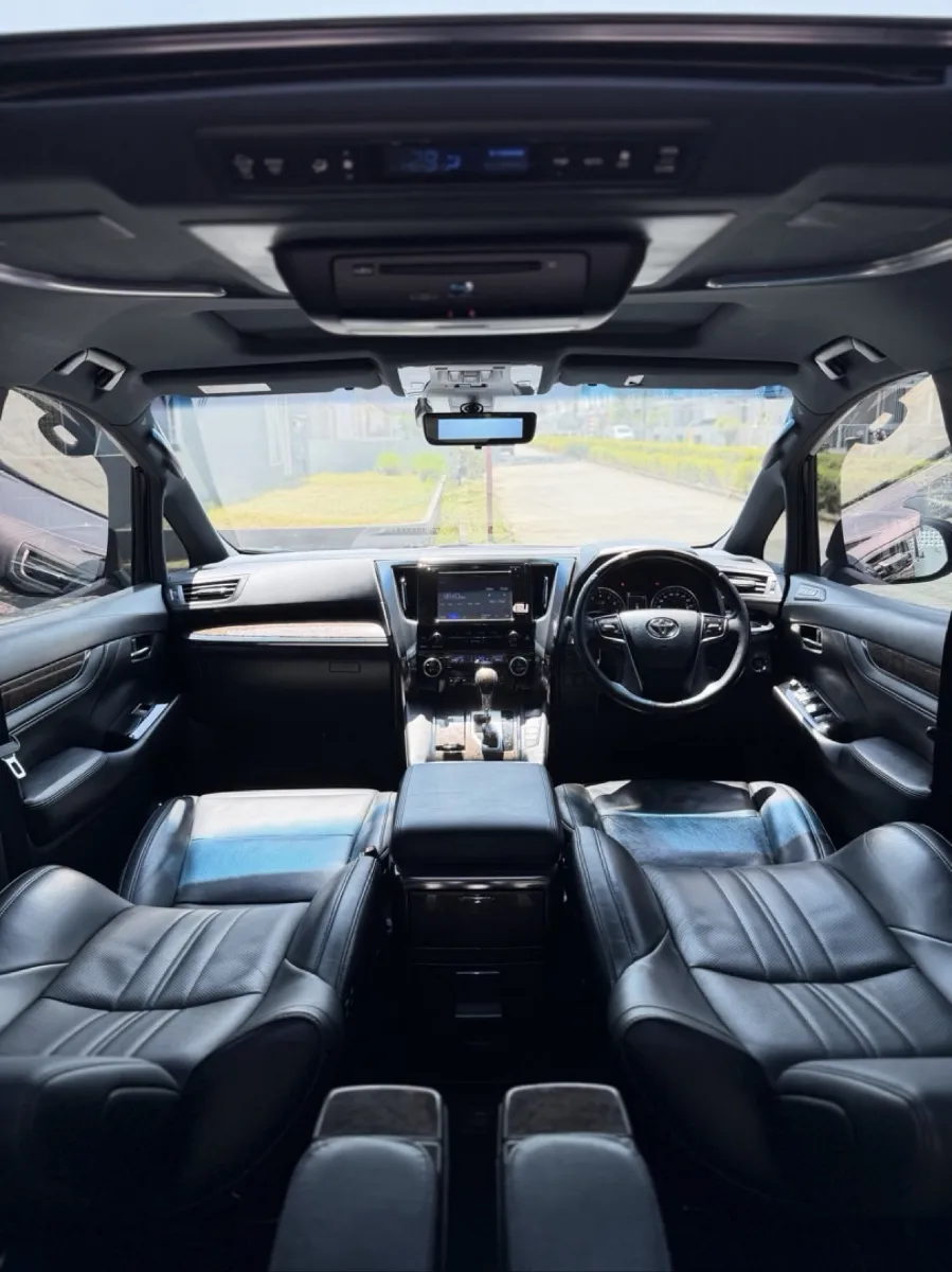 Foto Mobil Bekas Dashboard Toyota Alphard 3.5 Q tahun 2019