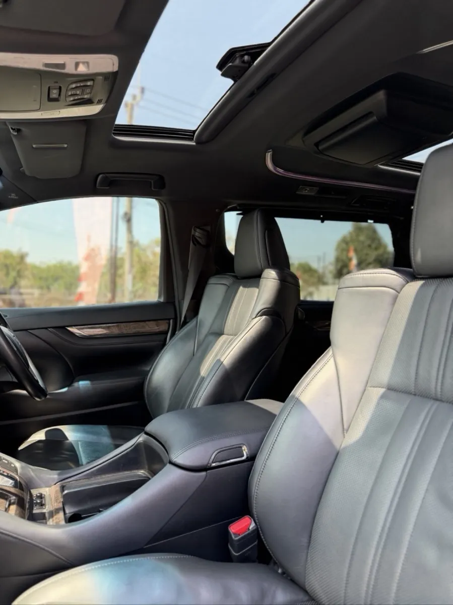 Foto Mobil Bekas Kabin Depan Toyota Alphard 3.5 Q tahun 2019