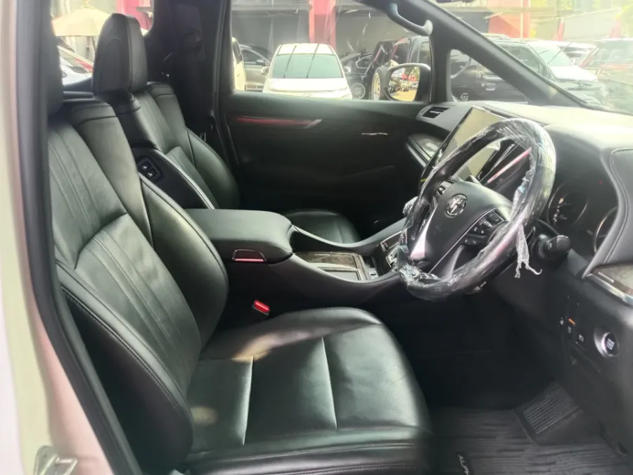 Foto Mobil Bekas Kabin Depan Toyota Alphard 3.5 Q tahun 2020