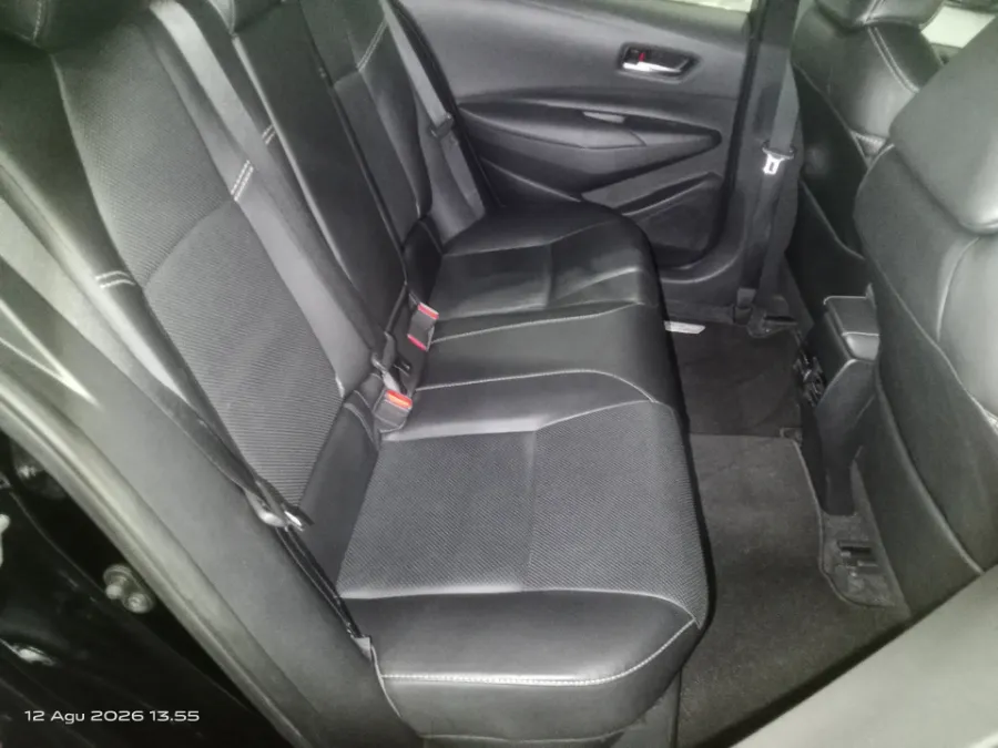 Foto Mobil Bekas Kabin Belakang Toyota Altis 1.8 tahun 2021