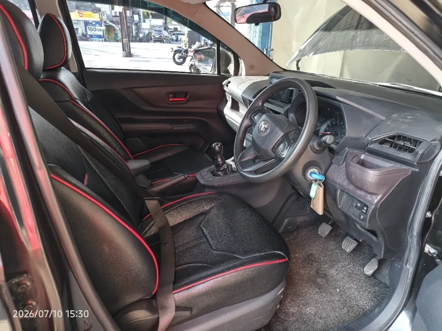 Foto Mobil Bekas Kabin Depan Toyota Avanza 1.3 tahun 2022