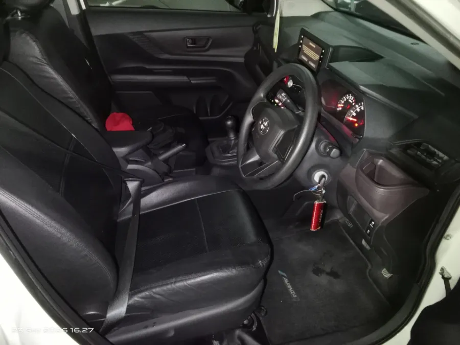 Foto Mobil Bekas Kabin Depan Toyota Avanza 1.3 tahun 2022