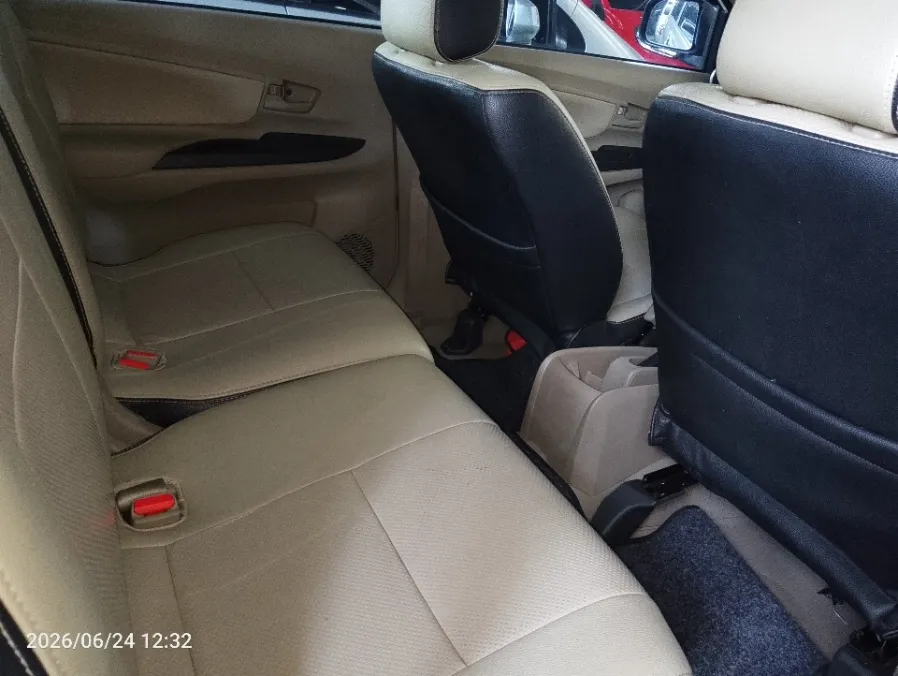 Foto Mobil Bekas Kabin Belakang Toyota Avanza 1.3 E tahun 2013