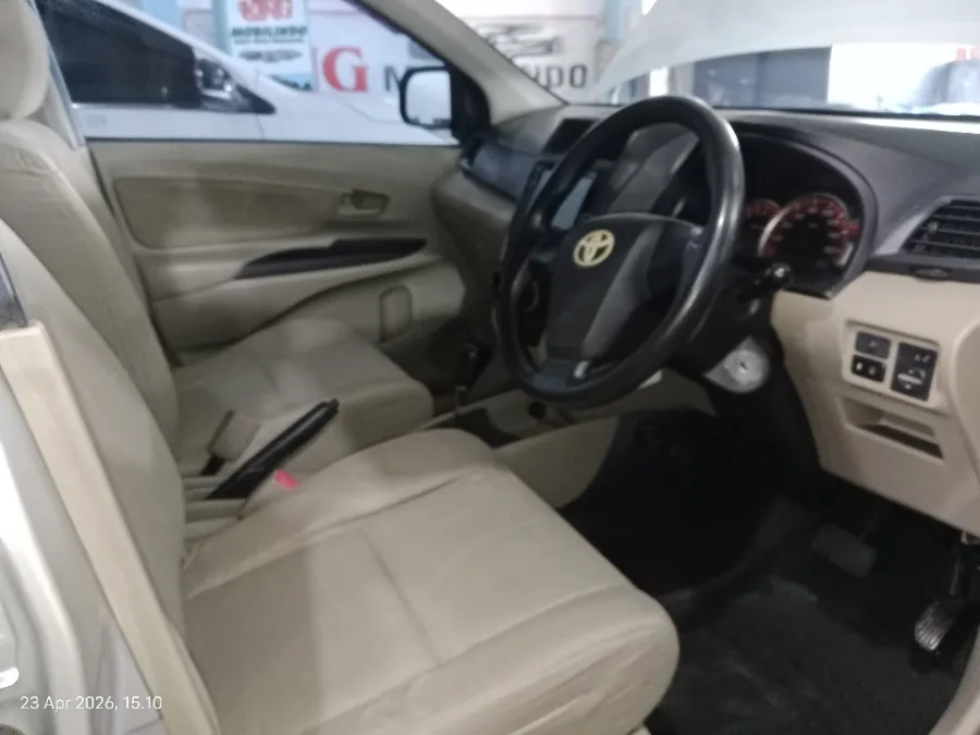 Foto Mobil Bekas Kabin Depan Toyota Avanza 1.3 E tahun 2013