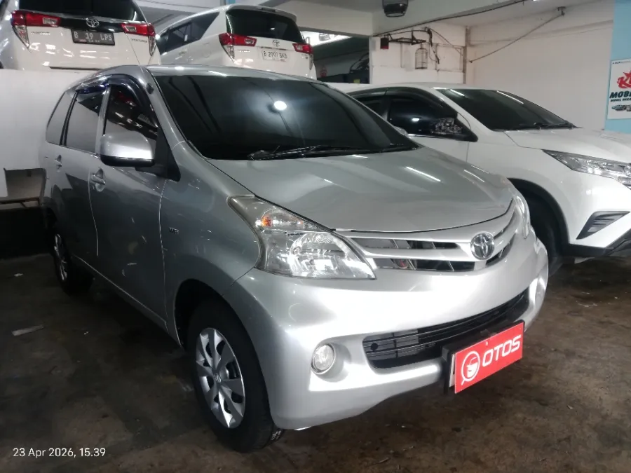 Foto Mobil Bekas Kanan Depan Toyota Avanza 1.3 E tahun 2013