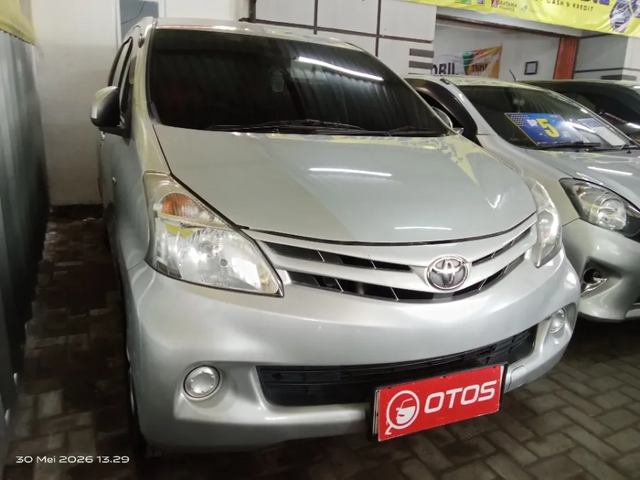 Foto Mobil Bekas Kanan Depan Toyota Avanza 1.3 E tahun 2014