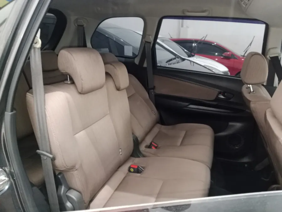 Foto Mobil Bekas Kabin Belakang Toyota Avanza 1.3 E tahun 2017