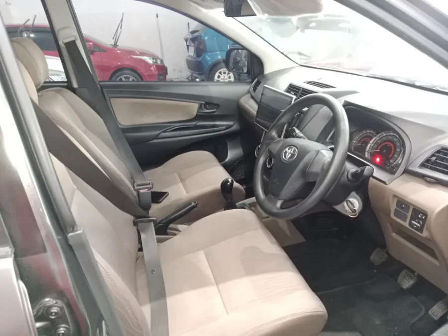 Foto Mobil Bekas Kabin Depan Toyota Avanza 1.3 E tahun 2017
