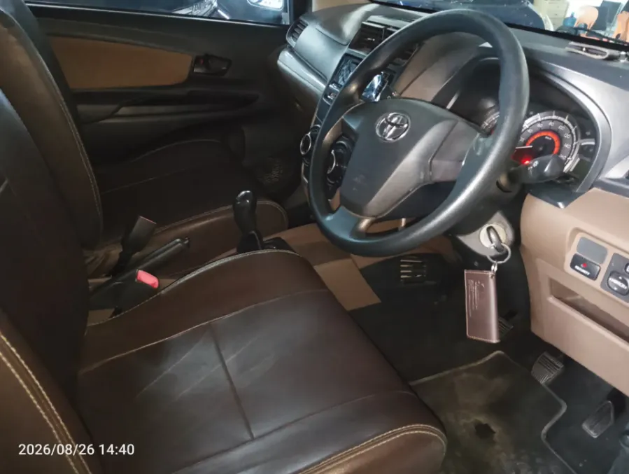 Foto Mobil Bekas Kabin Depan Toyota Avanza 1.3 E tahun 2018