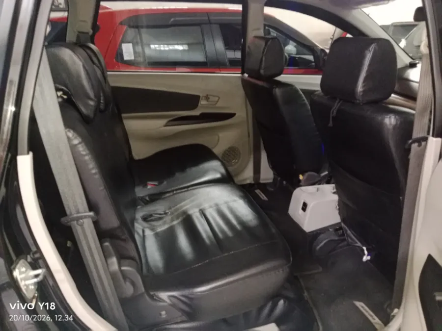 Foto Mobil Bekas Kabin Belakang Toyota Avanza 1.3 E tahun 2019