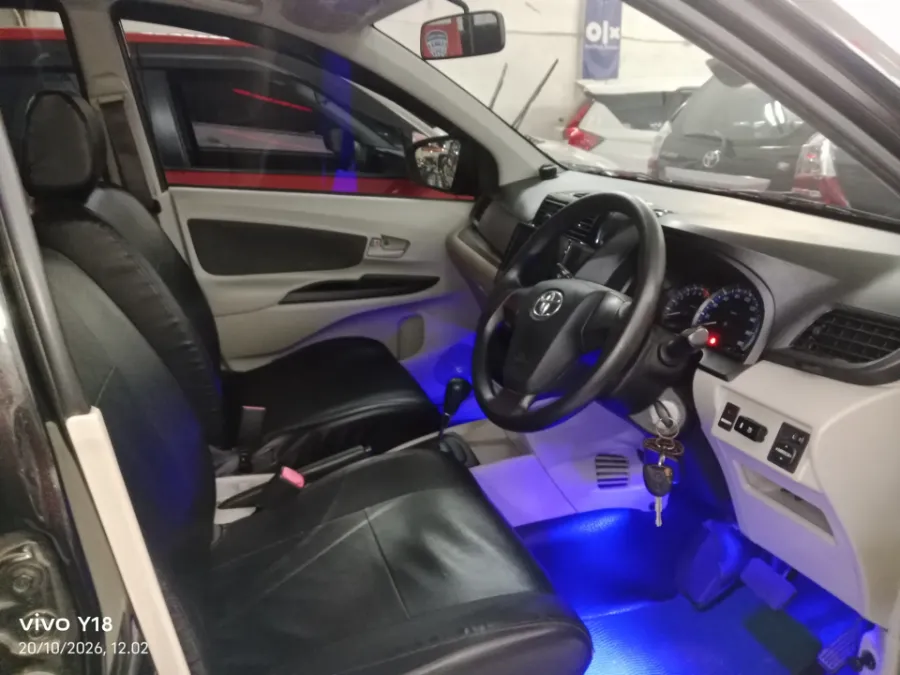 Foto Mobil Bekas Kabin Depan Toyota Avanza 1.3 E tahun 2019