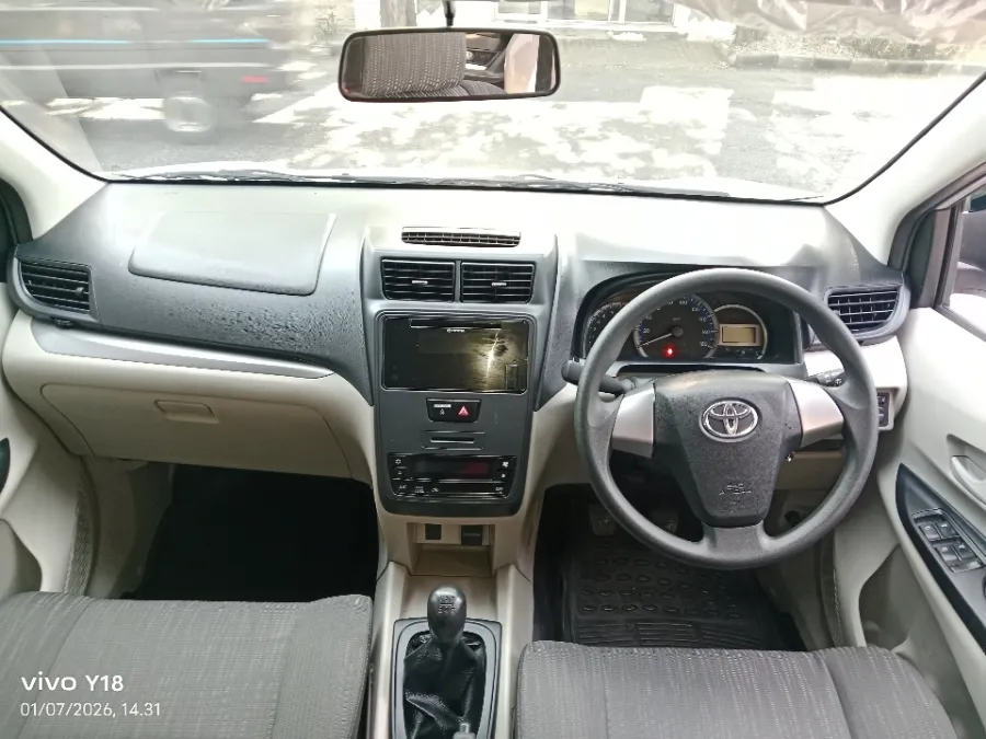 Foto Mobil Bekas Dashboard Toyota Avanza 1.3 E tahun 2020