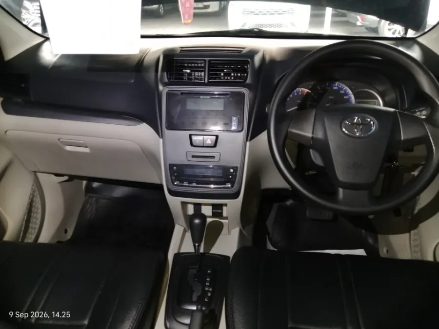 Foto Mobil Bekas Dashboard Toyota Avanza 1.3 E tahun 2020