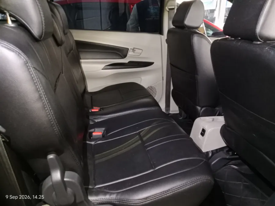 Foto Mobil Bekas Kabin Belakang Toyota Avanza 1.3 E tahun 2020