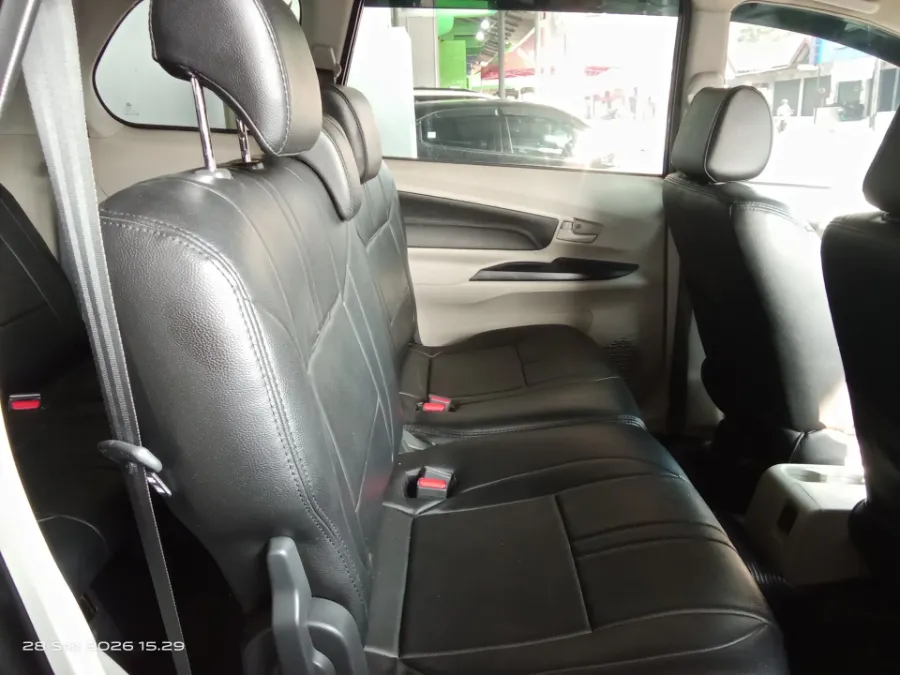 Foto Mobil Bekas Kabin Belakang Toyota Avanza 1.3 E tahun 2020