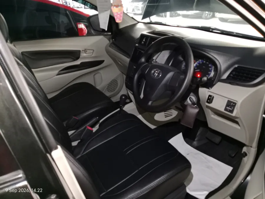 Foto Mobil Bekas Kabin Depan Toyota Avanza 1.3 E tahun 2020
