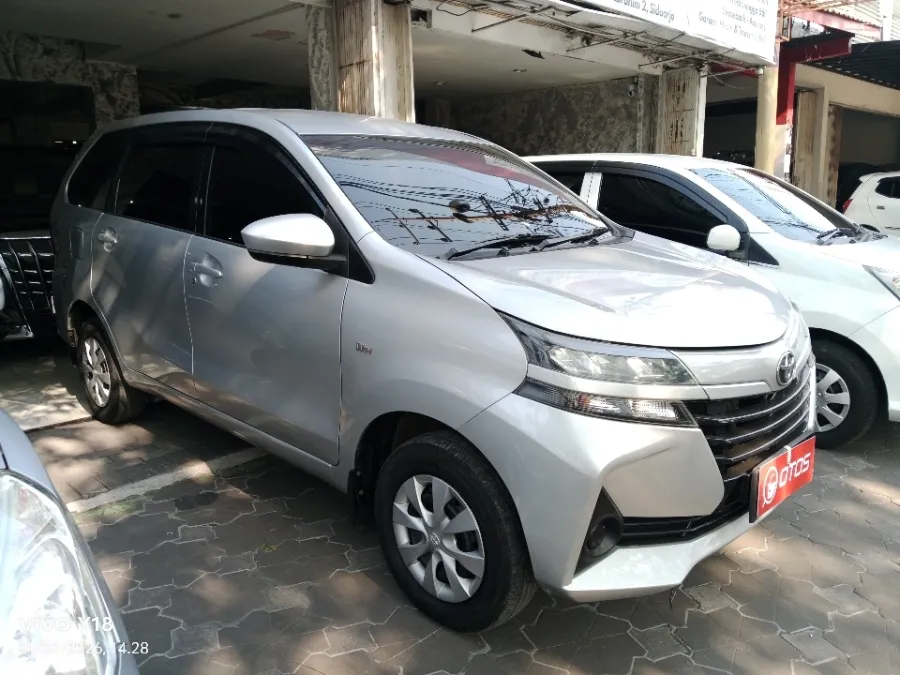 Foto Mobil Bekas Kanan Depan Toyota Avanza 1.3 E tahun 2020