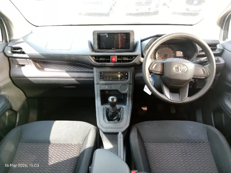 Foto Mobil Bekas Dashboard Toyota Avanza 1.3 E tahun 2022