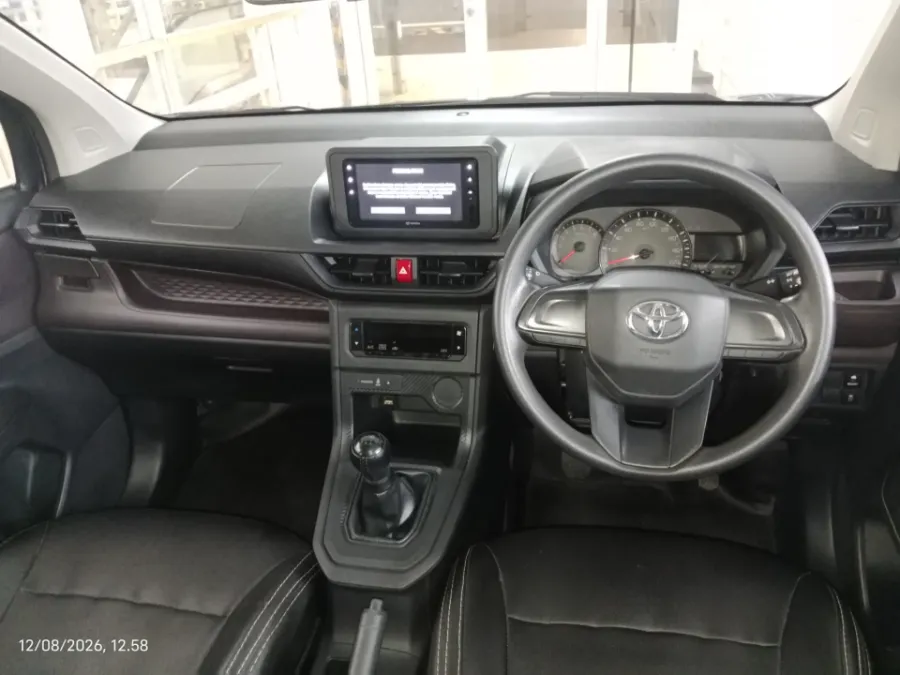 Foto Mobil Bekas Dashboard Toyota Avanza 1.3 E tahun 2022