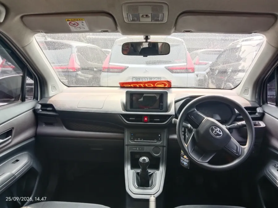 Foto Mobil Bekas Dashboard Toyota Avanza 1.3 E tahun 2022