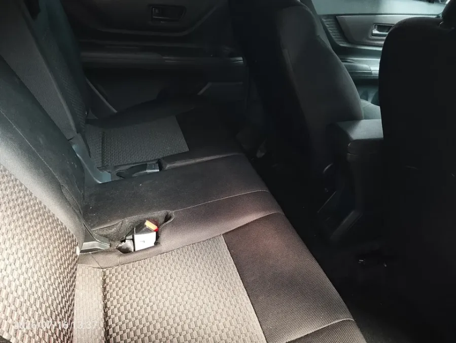 Foto Mobil Bekas Kabin Belakang Toyota Avanza 1.3 E tahun 2022