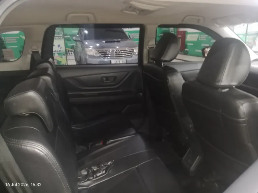 Foto Mobil Bekas Kabin Belakang Toyota Avanza 1.3 E tahun 2022