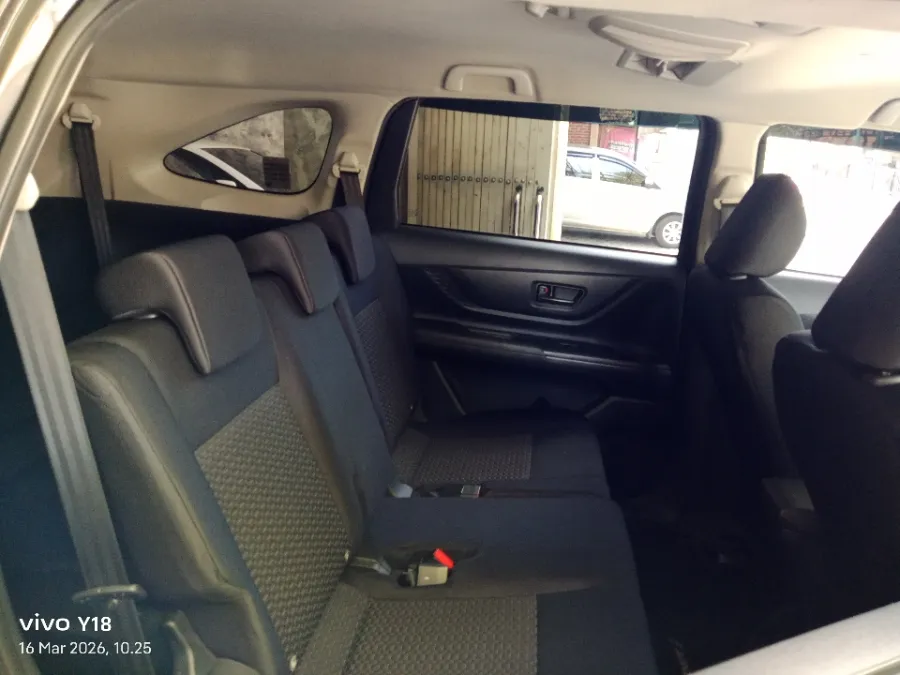Foto Mobil Bekas Kabin Belakang Toyota Avanza 1.3 E tahun 2022