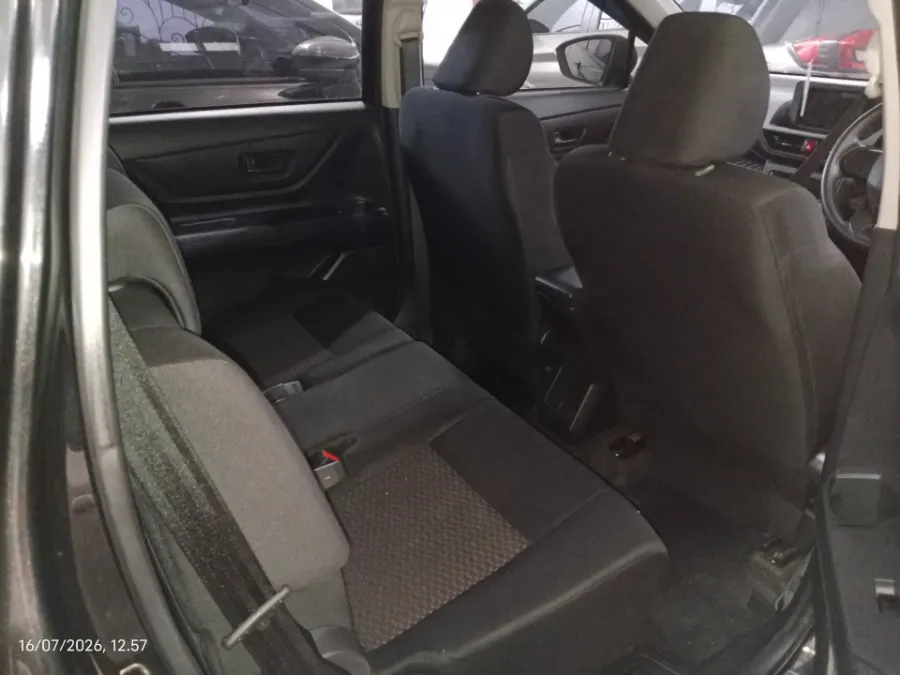 Foto Mobil Bekas Kabin Belakang Toyota Avanza 1.3 E tahun 2022